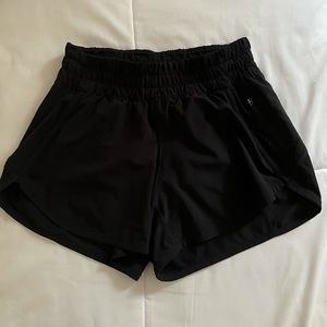 Lululemon Women’s Tracker Short Black, Size 6